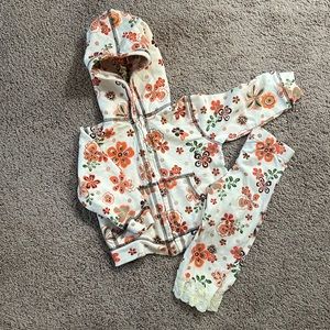 Zip up jacket and leggings like new